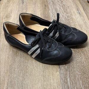 Sesto Meucci Size 6M Black Leather Lace-Up Flats Eith Silver Stripe Confort Shoe